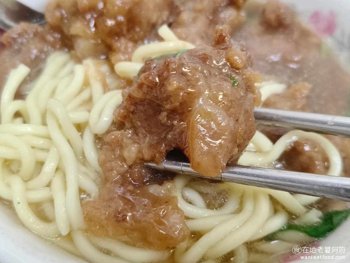 廟東清水排骨麵店 廟東清水排骨麵店菜單 廟東清水排骨麵店推薦 豐原區美食 豐原美食 有些排骨酥，有帶軟骨，個人是很想吃這些部位，但結果咬了之後，發現軟骨超級硬，幾乎不可能咬動。 @在地老饕阿府