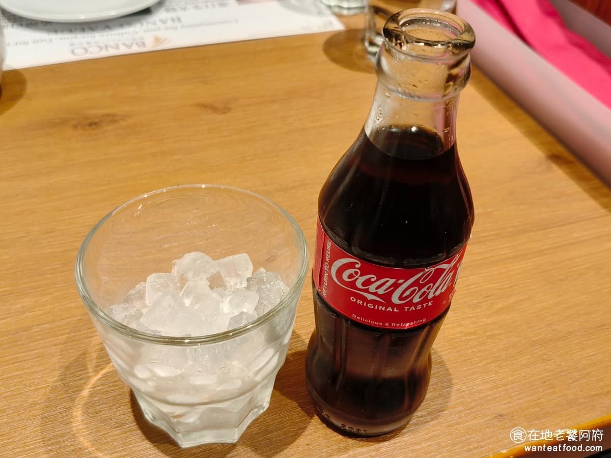 BANCO棒可窯烤PIZZA 自製生麵南港店南港Lalaport 自製生麵南港店南港Lalaport菜單 自製生麵南港店南港Lalaport推薦 南港區美食 單點的可樂 @在地老饕阿府