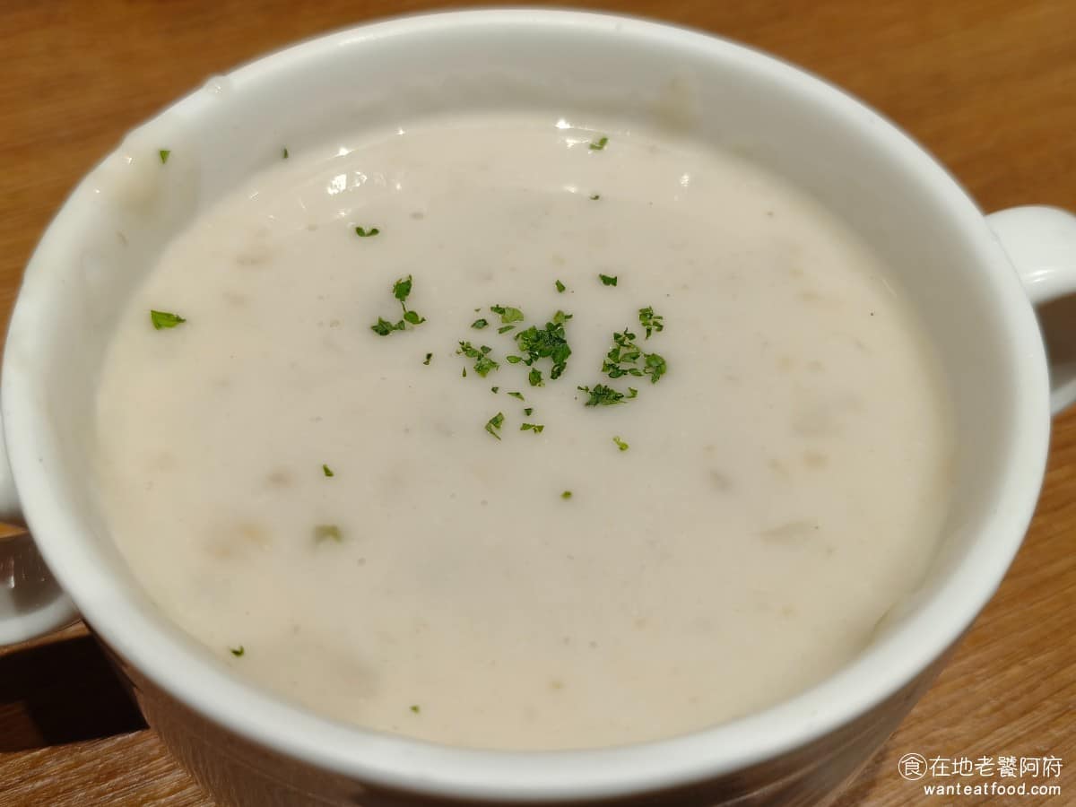 BANCO棒可窯烤PIZZA 自製生麵南港店南港Lalaport 自製生麵南港店南港Lalaport菜單 自製生麵南港店南港Lalaport推薦 南港區美食 鷹嘴豆蘑菇濃湯 湯頭濃郁，帶有淡淡蘑菇香氣，喝起來很順口，兩種湯品的表現都不錯。 @在地老饕阿府