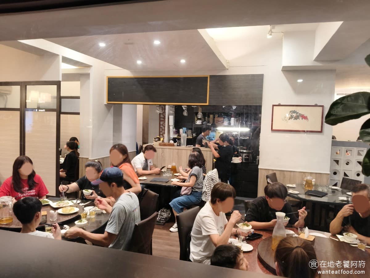 花娘小館(創始店) 花娘小館(創始店)菜單 花娘小館(創始店)推薦 松山區美食 松山美食 「花娘」這個店名,來自日文漢字,指的是還沒出嫁的大家閨秀。取這個名字,主要是想傳達料理時的細膩用心,跟店面外觀的樸實,形成一種反差。 @在地老饕阿府