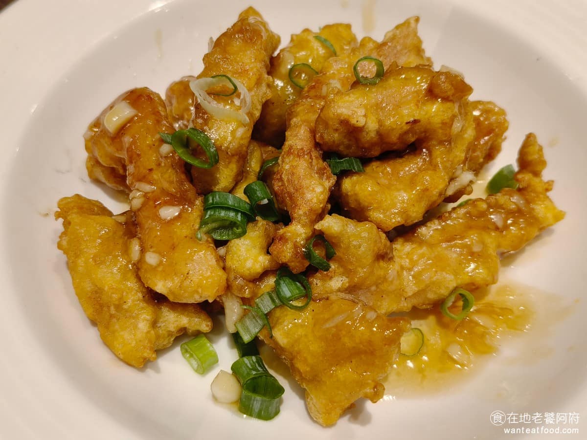 花娘小館(創始店) 花娘小館(創始店)菜單 花娘小館(創始店)推薦 松山區美食 松山美食 糖醋里肌 這道菜在其他分店吃起來評價不錯,外層酥脆、糖醋味不會過重口,酸甜比例溫和好入口,不過創始店這邊的做法不太一樣,醬汁給得偏少,整體吃起來比較乾。 @在地老饕阿府