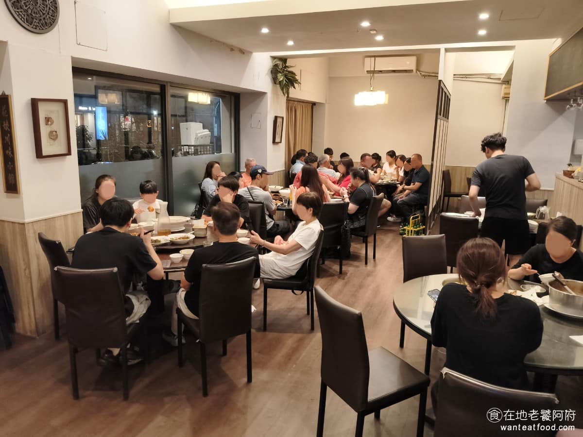 花娘小館(創始店) 花娘小館(創始店)菜單 花娘小館(創始店)推薦 松山區美食 松山美食 因為生意好用餐時間限制在 90 分鐘內,入座後要盡快點餐,訂位最好提前透過網路系統預約,臨時上門很難有位置。 @在地老饕阿府