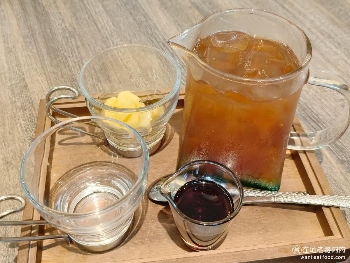 Engolili 英格莉莉統一時代店 英格莉莉統一時代店菜單 英格莉莉統一時代店推薦 信義區美食 鳳梨水果茶 喝起來清爽解膩，鳳梨酸味明顯，配餐很加分，特別是吃了偏重口味的主餐之後，來一杯這個很舒服，開胃效果不錯。 @在地老饕阿府