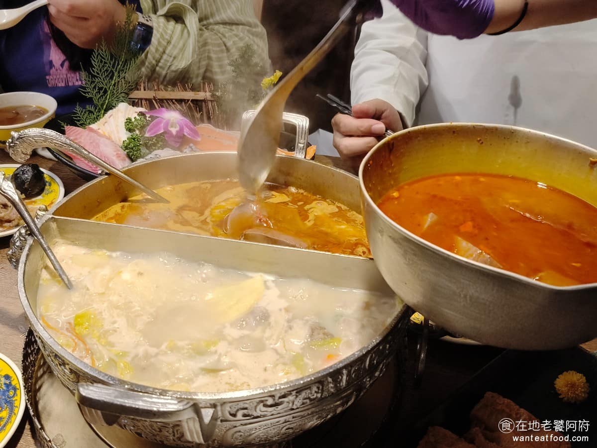 問鼎 皇上吉祥麻辣養生鍋忠孝店 皇上吉祥麻辣養生鍋忠孝店菜單 皇上吉祥麻辣養生鍋忠孝店推薦 和鼎王麻辣鍋一樣，如果鴨血和豆腐吃完了，都可以請服務生來幫你續。 @在地老饕阿府
