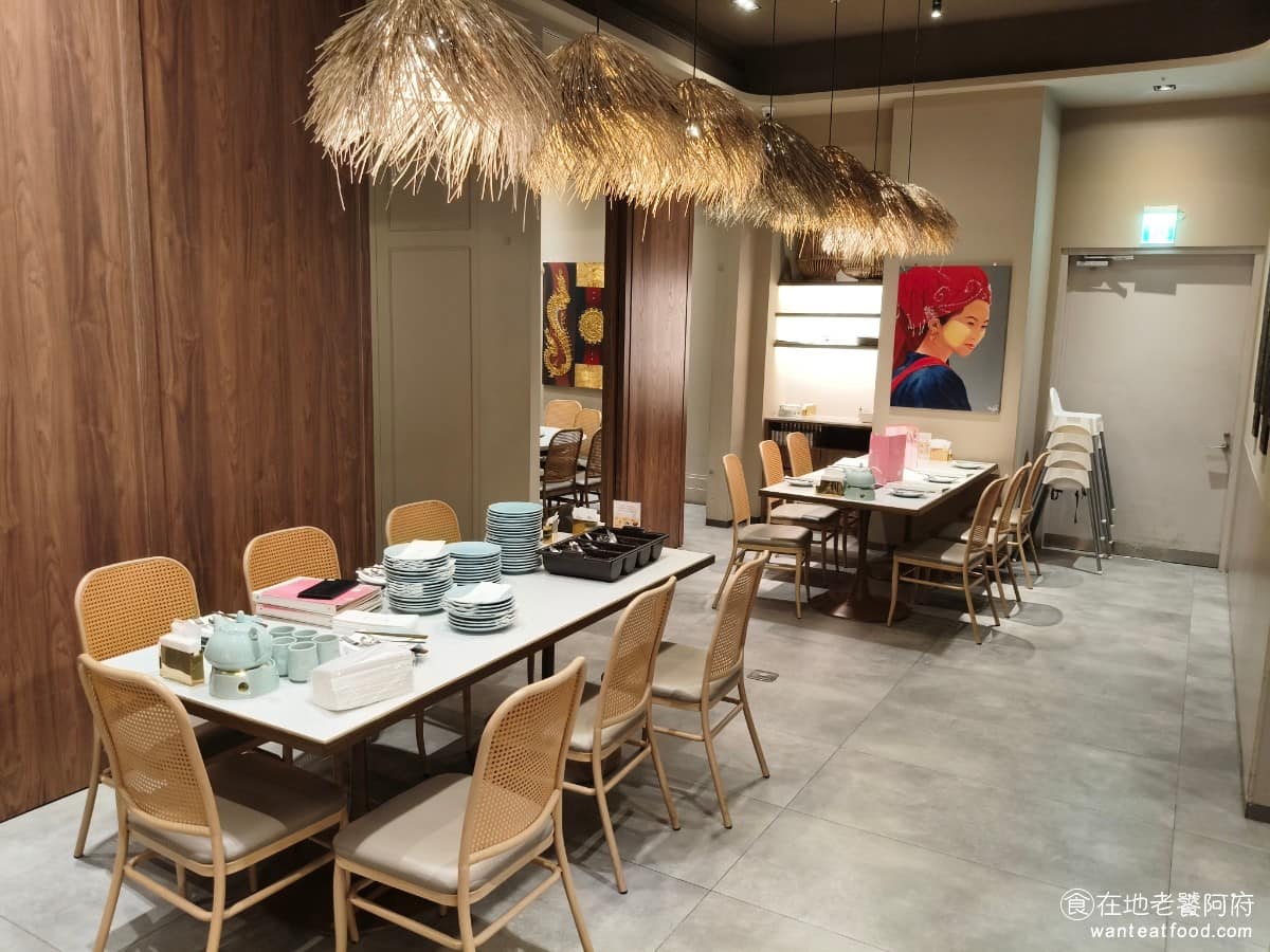 香米泰國料理大直忠泰店 香米泰國料理大直忠泰店菜單 香米泰國料理大直忠泰店推薦 中山區美食 店內設有兩間10人圓桌包廂，私密性高適合家族聚餐或商務宴客，包廂低消平日及週五午餐一間$8,000，週五晚餐、週六日全天及特殊節日一間$10,000，需提早預訂。 @在地老饕阿府