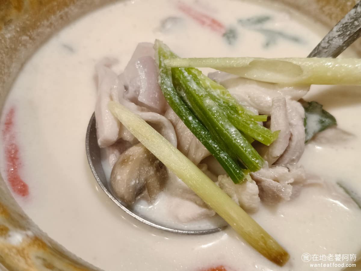 香米泰國料理大直忠泰店 香米泰國料理大直忠泰店菜單 香米泰國料理大直忠泰店推薦 中山區美食 酸味愛好者會喝得很過癮，但如果是想要喝湯配菜的人，這湯味道完全比很多菜還重口，喝起來就不解膩了。 @在地老饕阿府