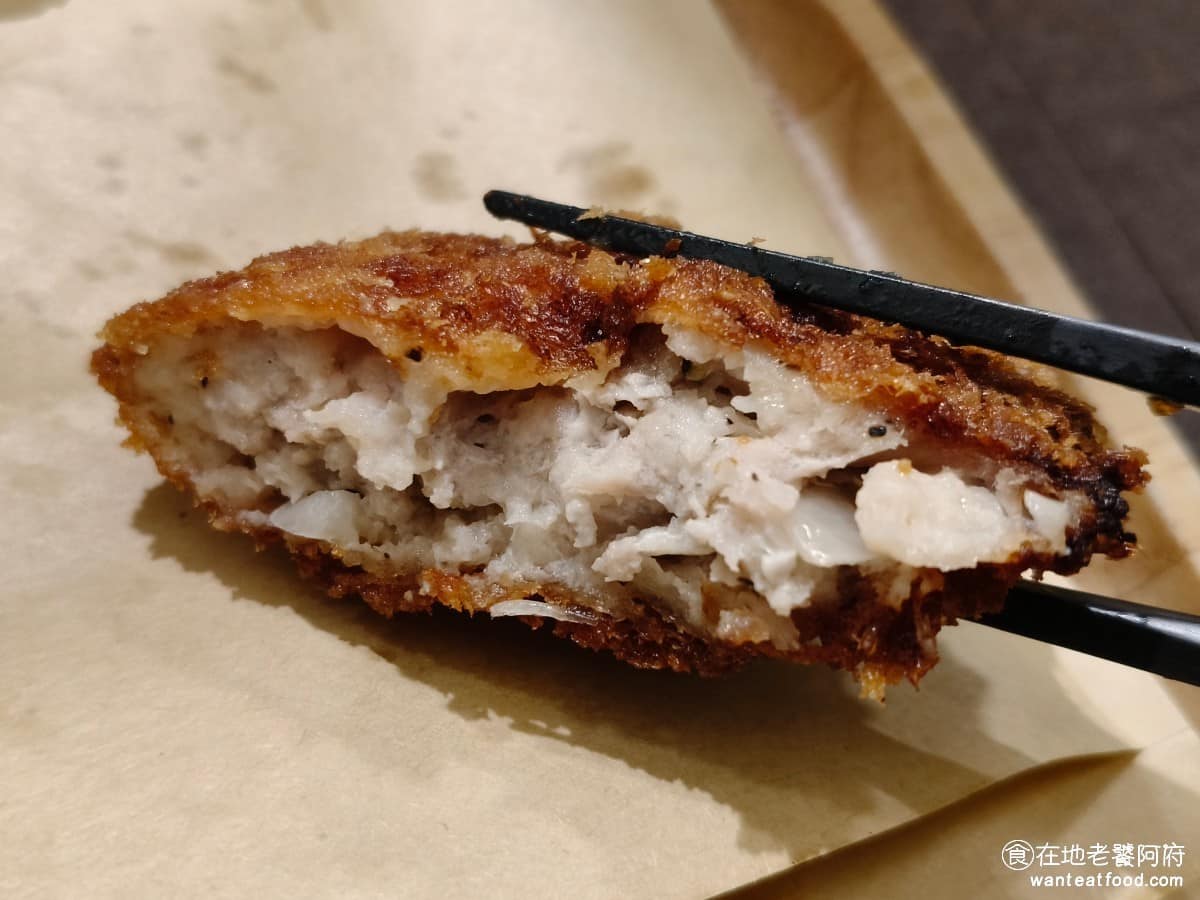 KATSU鑫熟成豬排蓋飯|安和店 KATSU鑫熟成豬排蓋飯|安和店菜單 主餐豬排本來就是炸的,再多一個炸物,整體會覺得很膩。 @在地老饕阿府