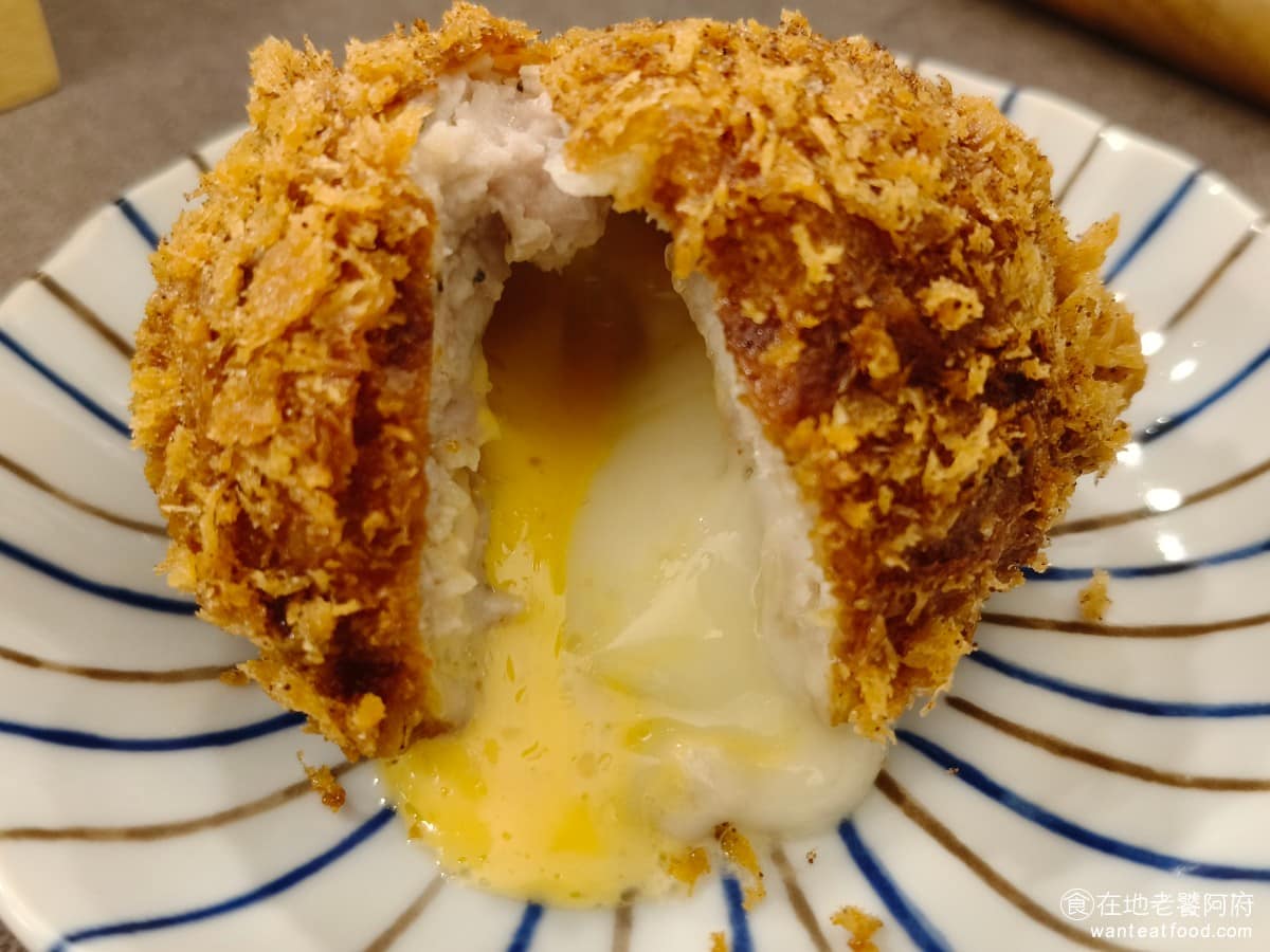 KATSU鑫熟成豬排蓋飯|安和店 KATSU鑫熟成豬排蓋飯|安和店菜單 如果要在原版和起司,兩個之間選,個人推薦選起司比較好。 @在地老饕阿府