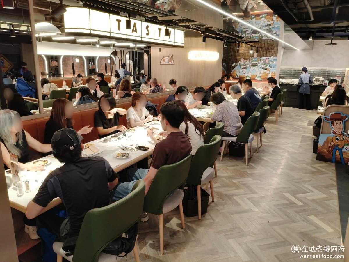 西堤牛排台北光復南店 西堤牛排台北光復南店菜單 西堤牛排台北光復南店推薦 大安區美食 大安美食 店內用餐尖峰時段人潮較多，翻桌速度也比較快，如果想要悠閒一點用餐，建議避開假日中午，跟晚上的尖峰時間。 @在地老饕阿府