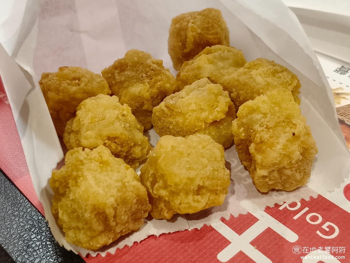 小勇士德州炸雞Golden Fried Chicken Chicken菜單 Chicken推薦 雞米花 吃一口發現真好吃，醃製入味的雞肉，非常軟嫩，調味夠，不需要另外沾醬，單吃就很有味道。 @在地老饕阿府