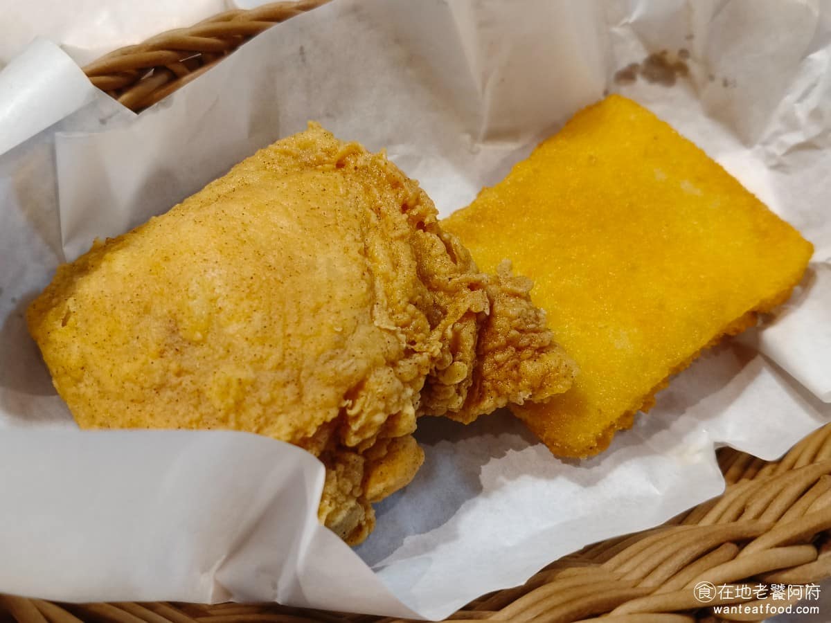 小勇士德州炸雞Golden Fried Chicken Chicken菜單 Chicken推薦 魚排特餐 有魚排和一個炸雞，魚排還行但也是普通，適合想吃多種口味，不想只吃炸雞的人點。 @在地老饕阿府