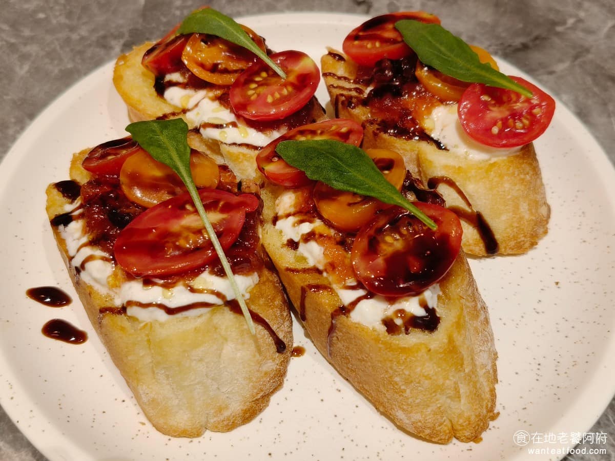 驢子餐廳 L'IDIOT GRILL&PASTA 春大直店 春大直店菜單 春大直店推薦 中山區美食 碳烤麵包與布拉塔起司 麵包外皮烤得很酥脆,塗了滿滿的碳烤醬,還有布拉塔起司醬,醬料給得大方,是以番茄為基底、帶點碳烤香氣,吃起來口感濕潤。 @在地老饕阿府