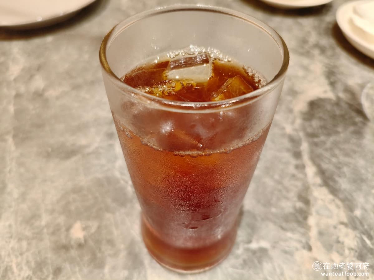 驢子餐廳 L'IDIOT GRILL&PASTA 春大直店 春大直店菜單 春大直店推薦 中山區美食 冰紅茶 四人分享餐的飲料,除了咖啡、馨香茶以外,還有冰紅茶的選項,紅茶喝起來清爽不甜,喝多了不會膩。 @在地老饕阿府