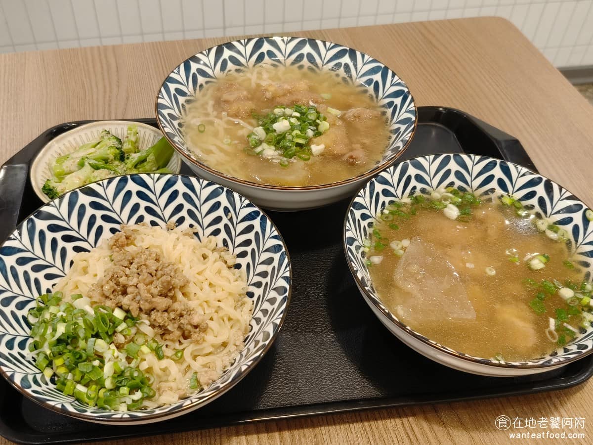 美麗排骨麵 美麗排骨麵菜單 美麗排骨麵推薦 信義區美食 信義美食 永春美食 排骨麵 台灣小吃 不管是湯麵,還是乾麵,每一樣的碗都特別大,一碗份量絕對夠一個人吃飽。 @在地老饕阿府