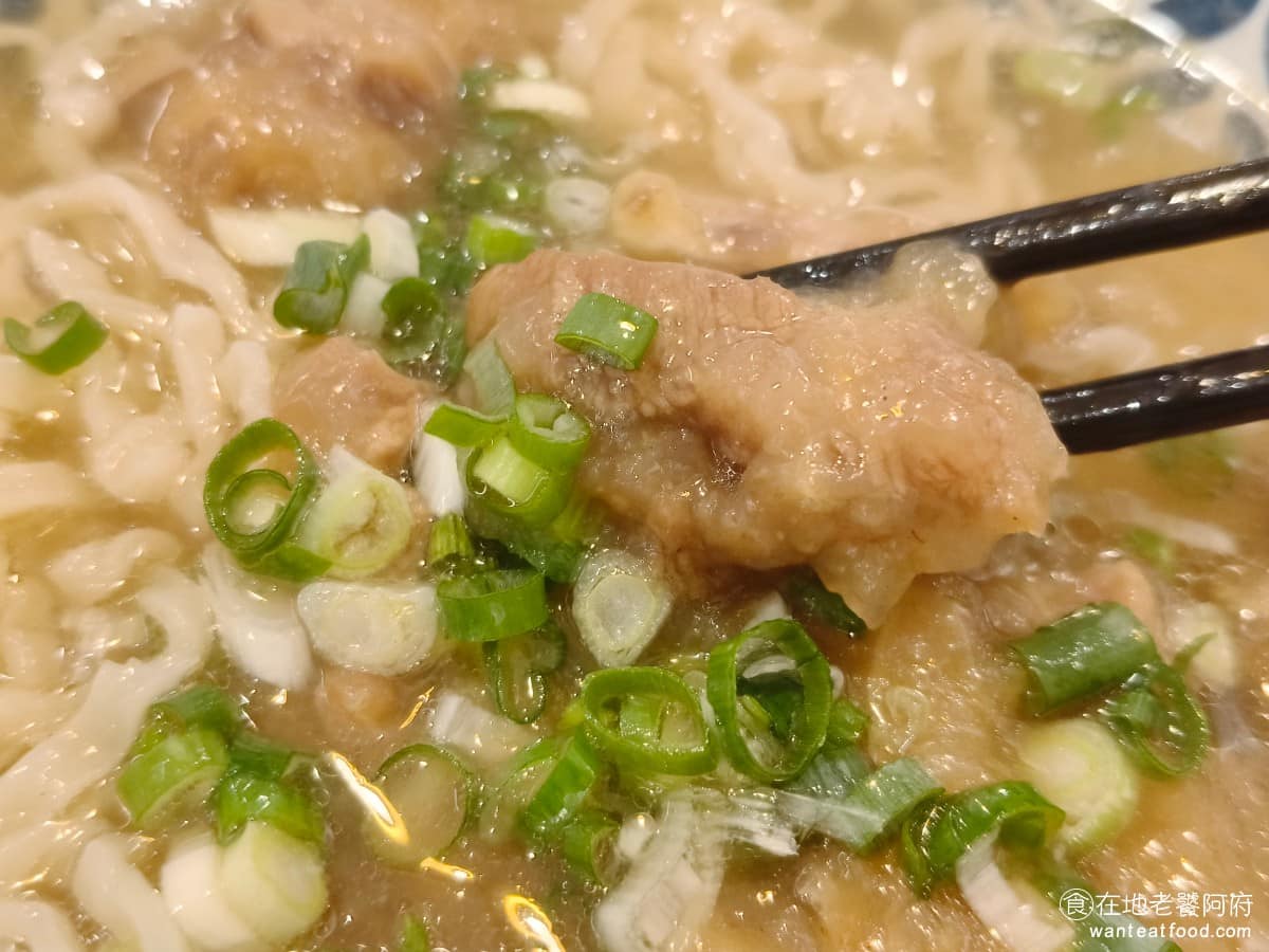 美麗排骨麵 美麗排骨麵菜單 美麗排骨麵推薦 信義區美食 信義美食 永春美食 排骨麵 台灣小吃 風格確實清爽,但喝多了傳統的台式排骨酥湯的人,就會覺得這種做法,味道會偏淡一些。但整體來說,還是很不錯吃。 @在地老饕阿府