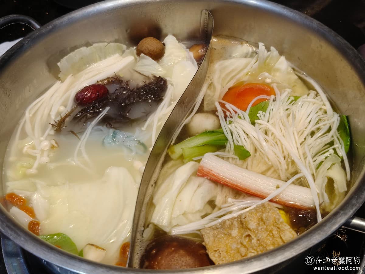 小蒙牛涮精緻鍋物三創店 小蒙牛涮精緻鍋物三創店菜單 小蒙牛涮精緻鍋物三創店推薦 中正區美食 食量不大的人,就會覺得剛好,但如果喜歡瘋狂吃蔬菜或是火鍋料的話,就會覺得沒有蔬菜火鍋料自助吧還蠻可惜的。 @在地老饕阿府