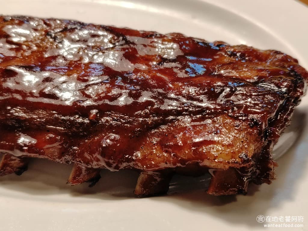 Texas Roadhouse 德州鮮切牛排民生店 德州鮮切牛排民生店菜單 整體醬汁加得很多,口味偏重,喜歡醬多的人會很滿意,半份已有相當份量,食量不大的建議別點全份。 @在地老饕阿府