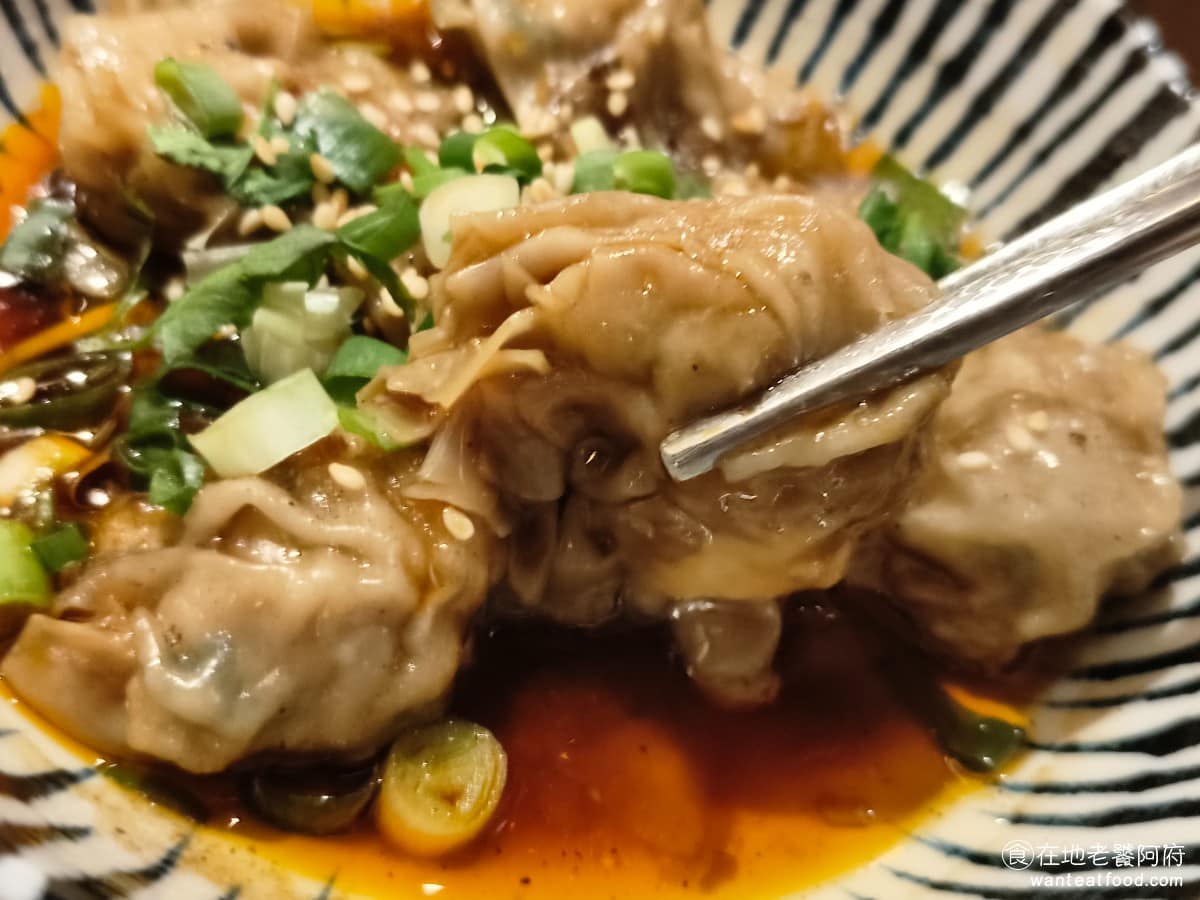 春水堂西湖店 春水堂西湖店菜單 春水堂西湖店推薦 內湖區美食 內湖美食 西湖美食 不只有花椒味,還撒了很多的胡椒,所以吃的時候,對胡椒過敏的人,可能會一直打噴嚏。 @在地老饕阿府