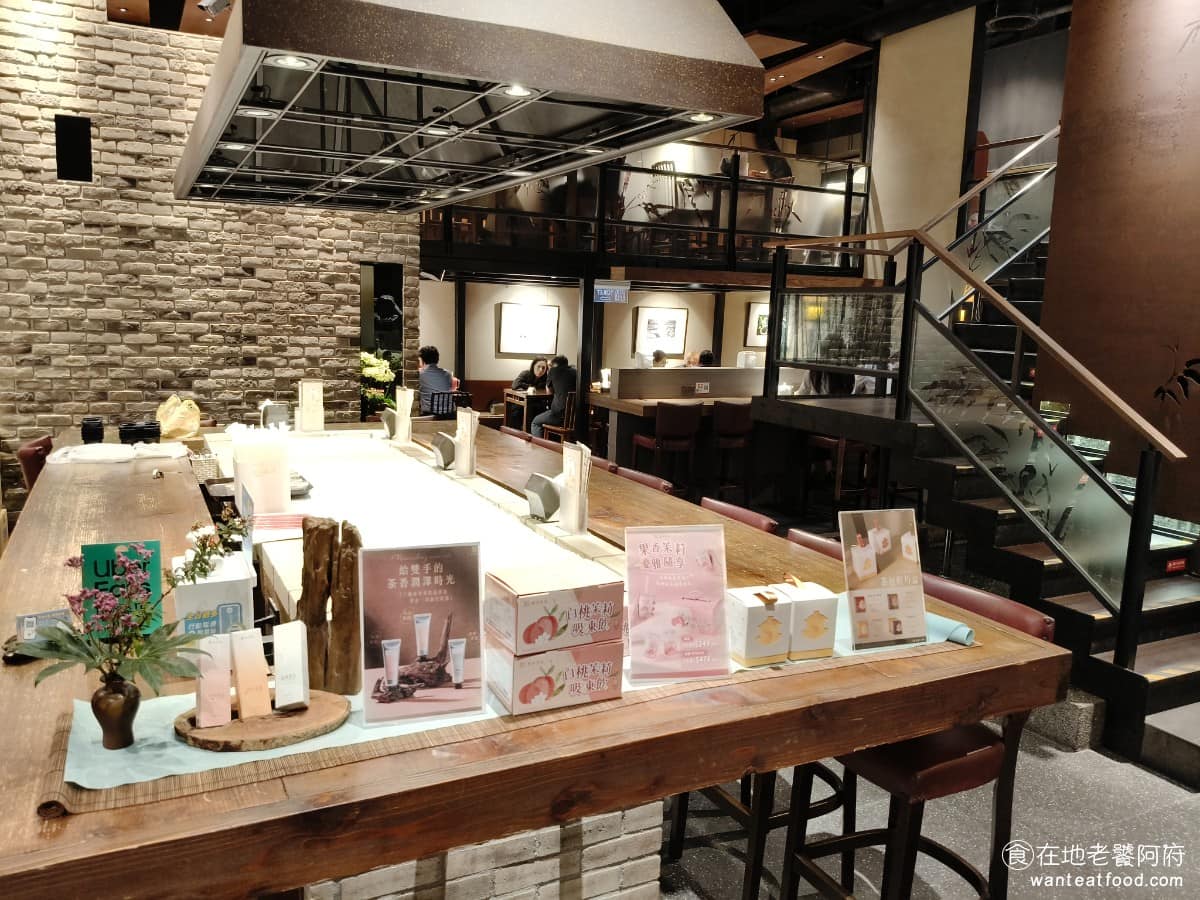 春水堂西湖店 春水堂西湖店菜單 春水堂西湖店推薦 內湖區美食 內湖美食 西湖美食 春水堂走的是有質感的用餐路線,不是那種進去喝一杯就走的手搖飲店,價格比一般飲料店貴,但有空間、有服務、有氛圍,偶爾來一次,是值得的。 @在地老饕阿府