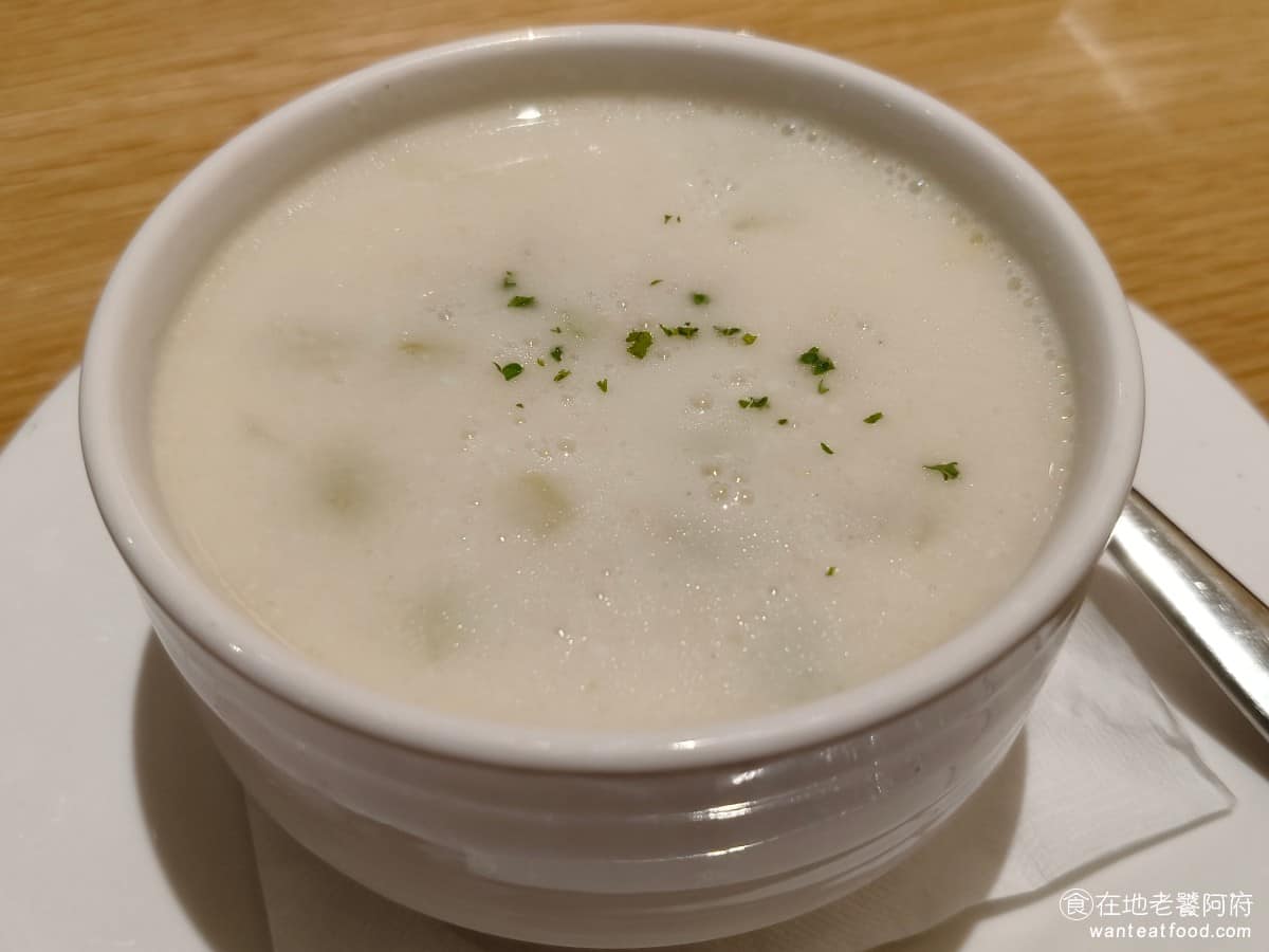 星期五美式餐廳宏匯餐廳 星期五美式餐廳宏匯餐廳菜單 星期五美式餐廳宏匯餐廳推薦 新莊區美食 玉米濃湯 喝起來奶油味非常香濃,裡面還可以品嚐到馬鈴薯顆粒。 @在地老饕阿府