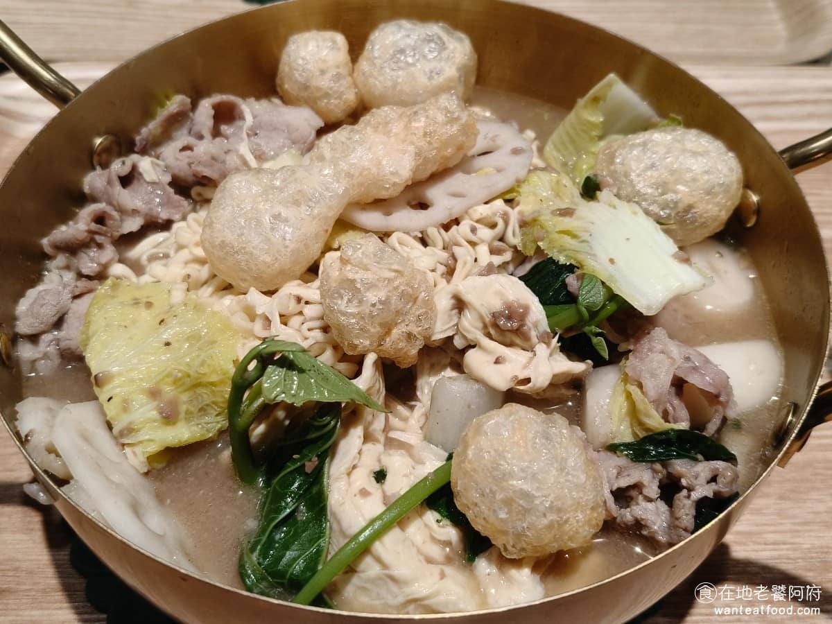 賴山嶼麻辣燙桃園華泰店華泰名品城三期 賴山嶼麻辣燙桃園華泰店華泰名品城三期菜單 鍋物料理