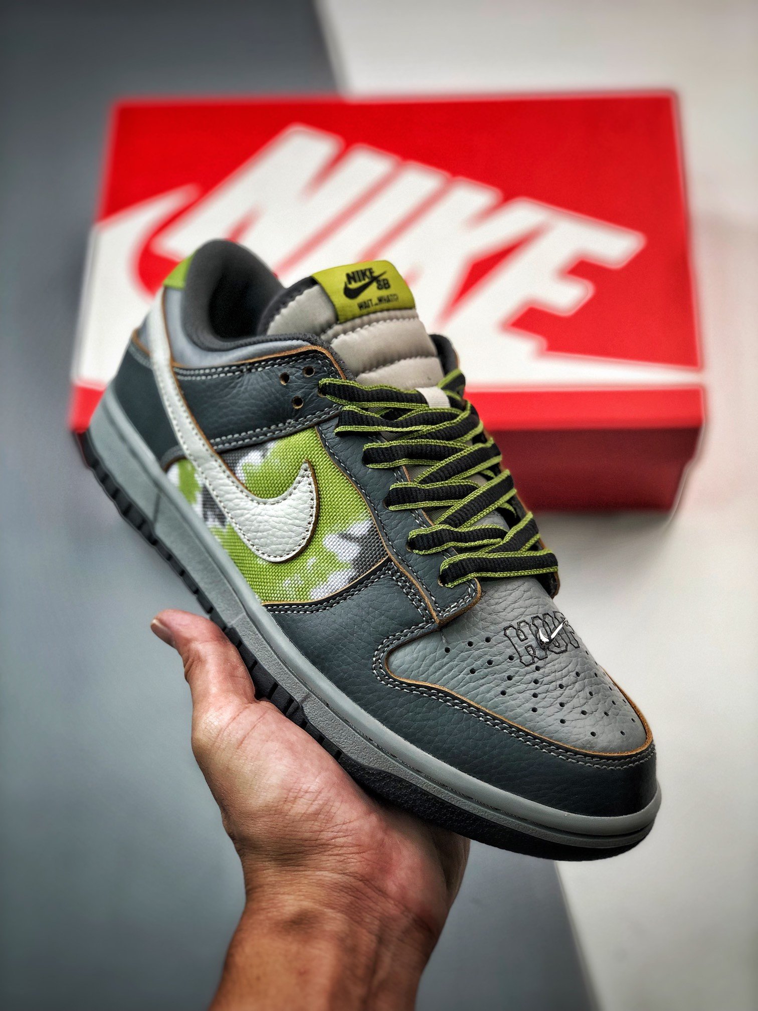 HUF x Nike SB Dunk Low Wait, What! 5340921