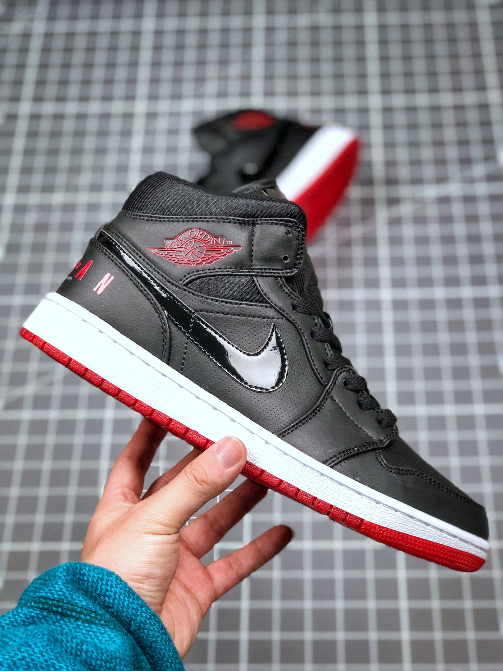 JD 1 Mid Bred BlackUniversity Red-White BQ6578-001 5341750