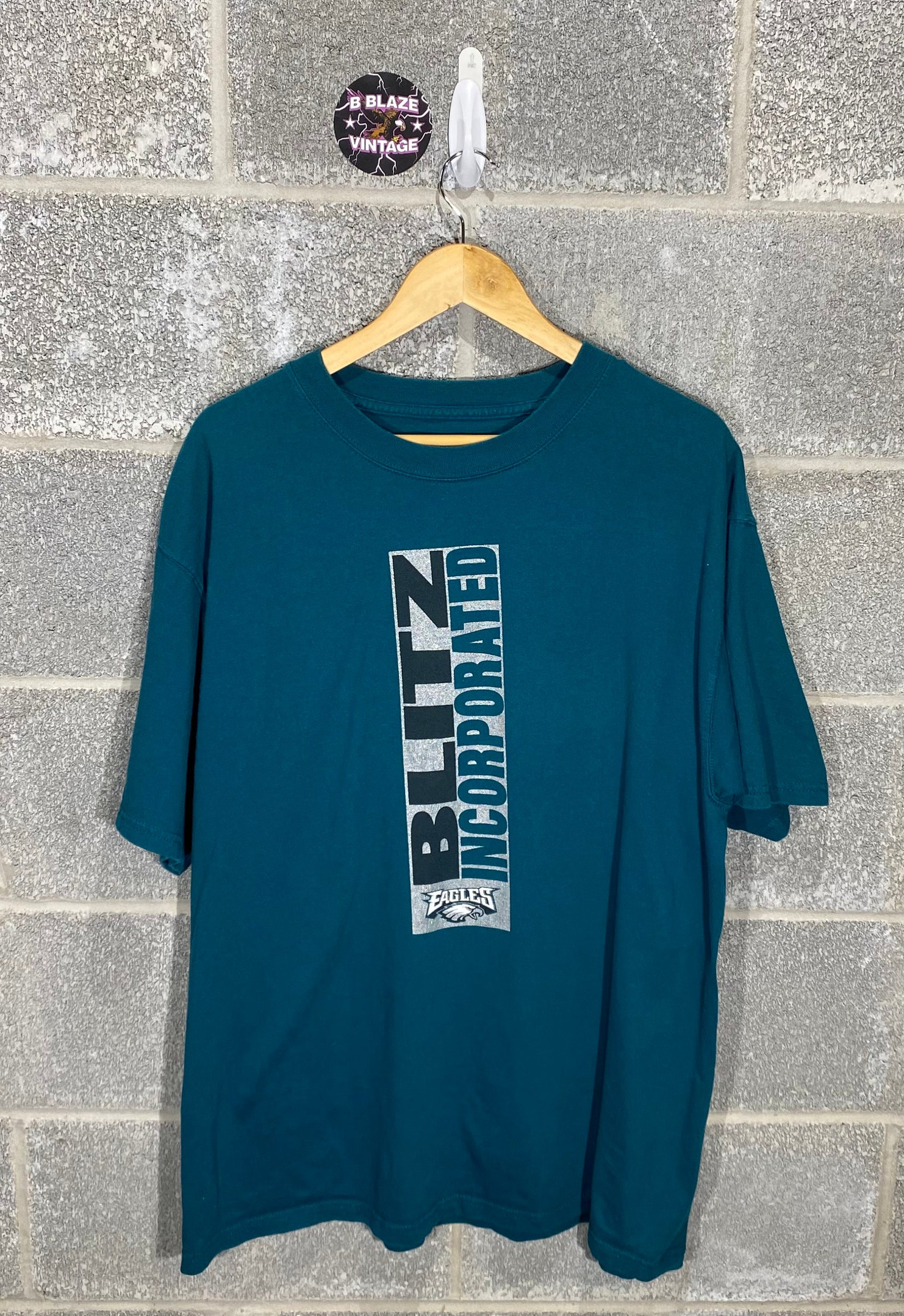 Vintage 2000S Philadelphia Eagles Blitz Incorporated Football Graphic T Shirt