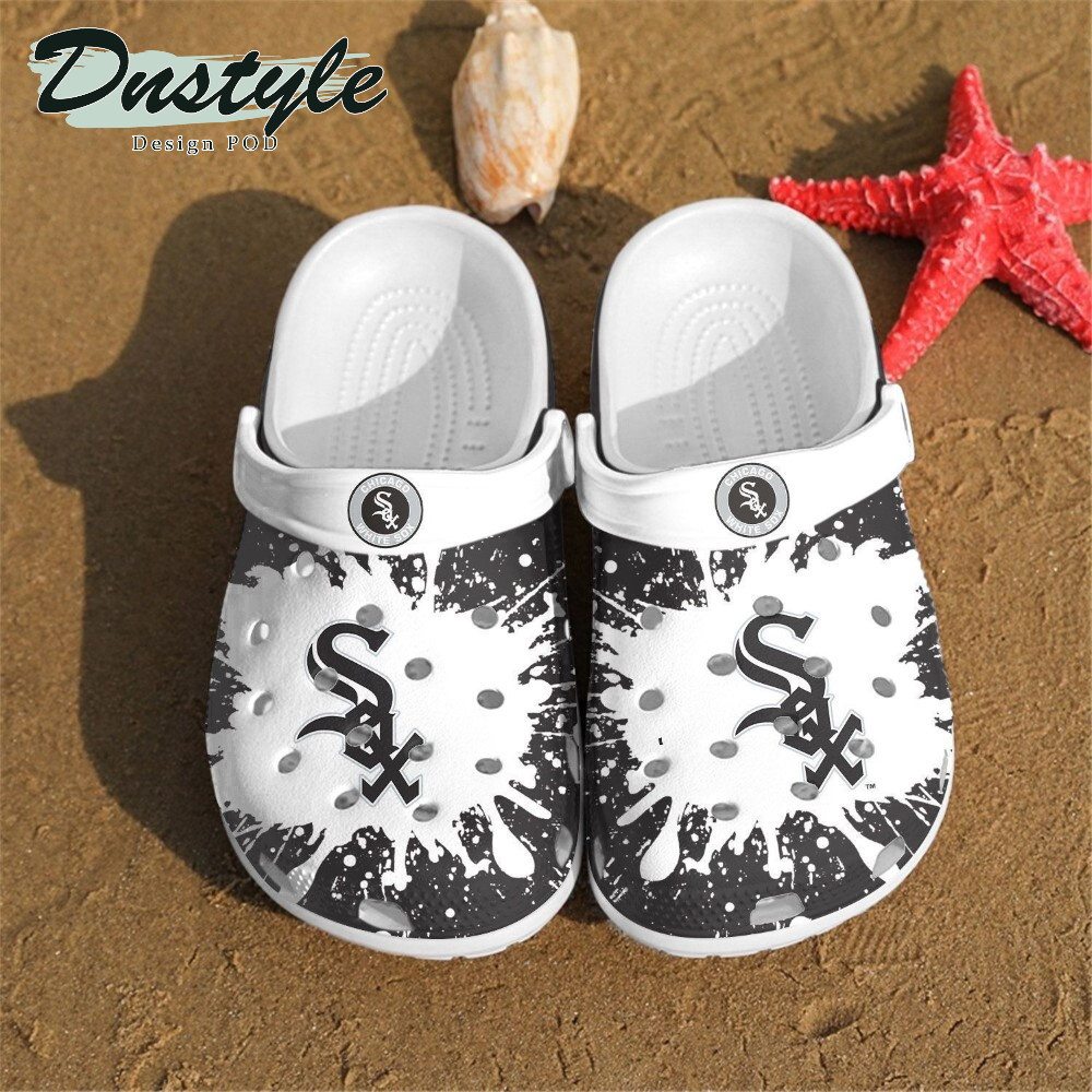 Chicago White Sox Logo Pattern Crocs Classic Clogs Shoes In White & Black