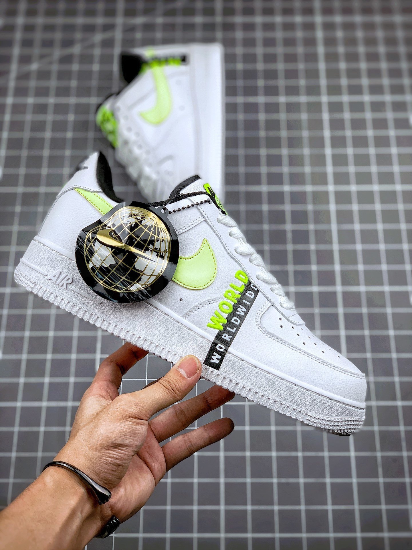 Nike Air Force 1 Worldwide WhiteBarely Volt-Volt-Black 5340660