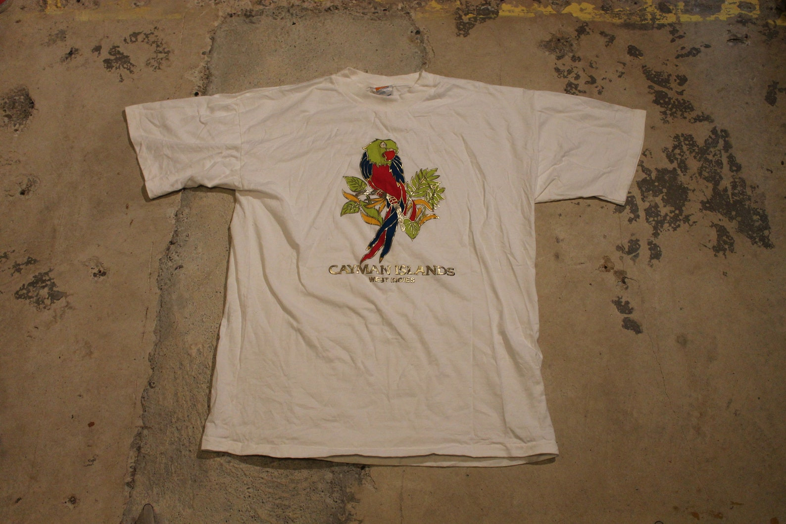 Vintage T Shirt  Animal  Bird Graphic  Cayman Islands  Shiny  80S  90S  Streetwear Fashion  Sun Island  Travel