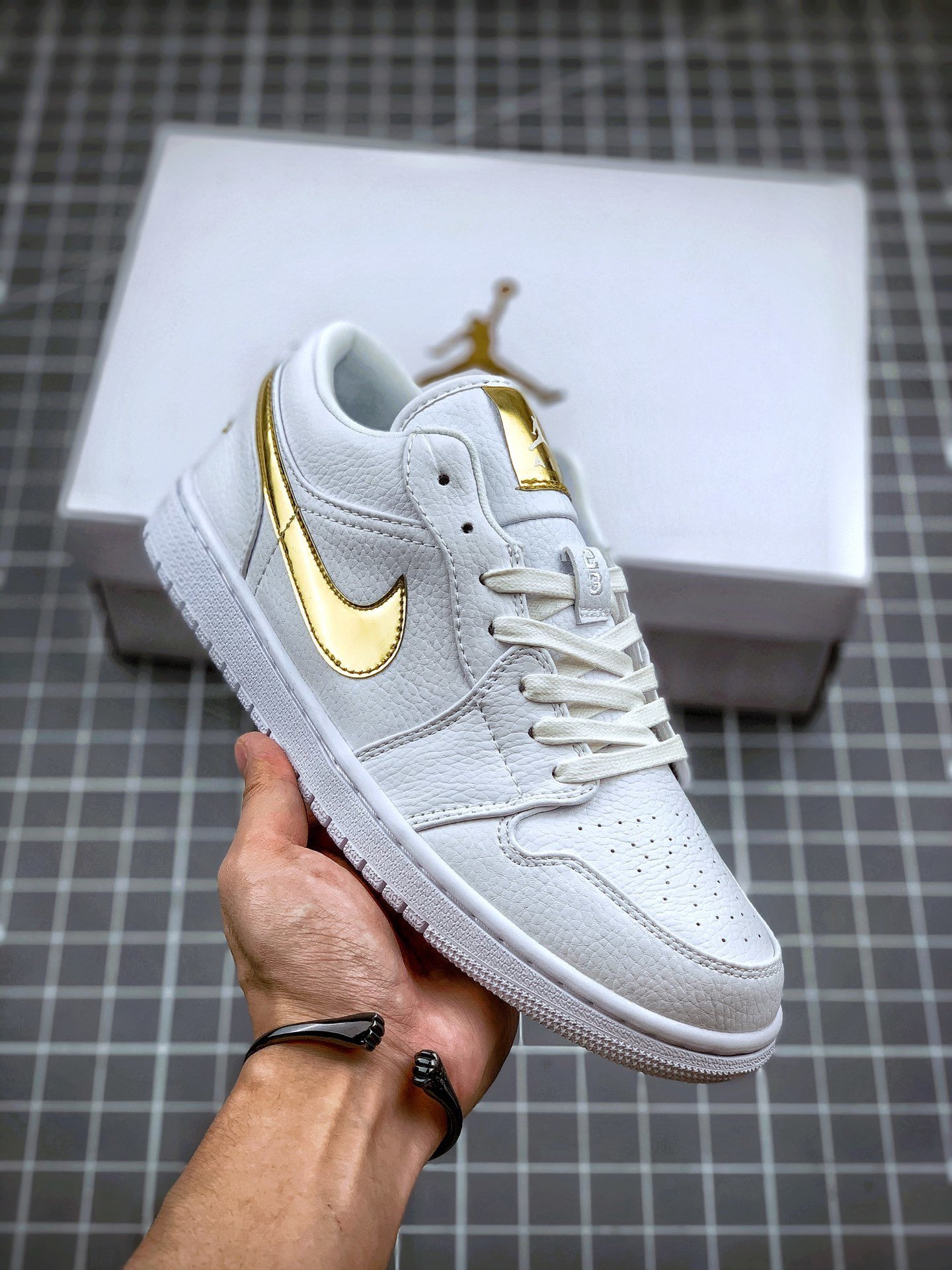 JD 1 Low WhiteMetallic Gold 5341810