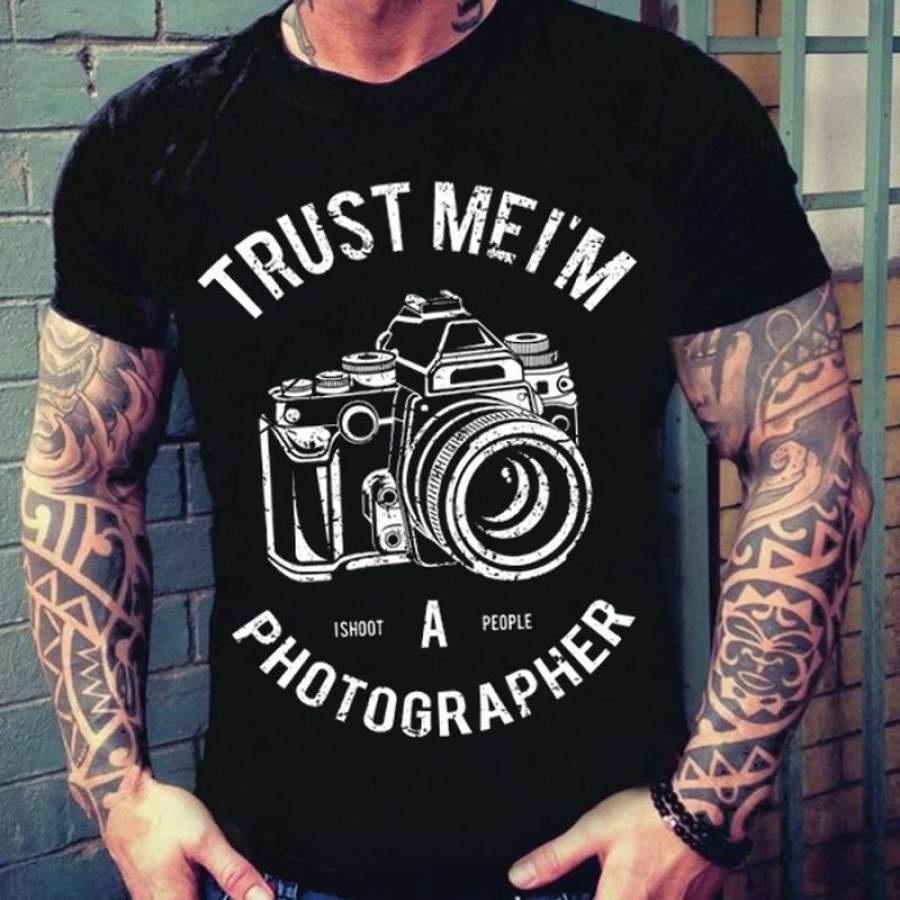 Trust Me I’M Photographer T Shirt Vintage Print T Shirt