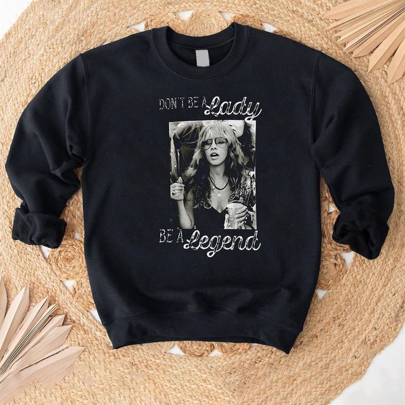 Stevie Nicks Shirt, Eser Don’T Be A Lady Legend Unisex Sweatshirt, Fleetwood Mac Sweatshirt, Stevie Nicks, Fleetwood Mac