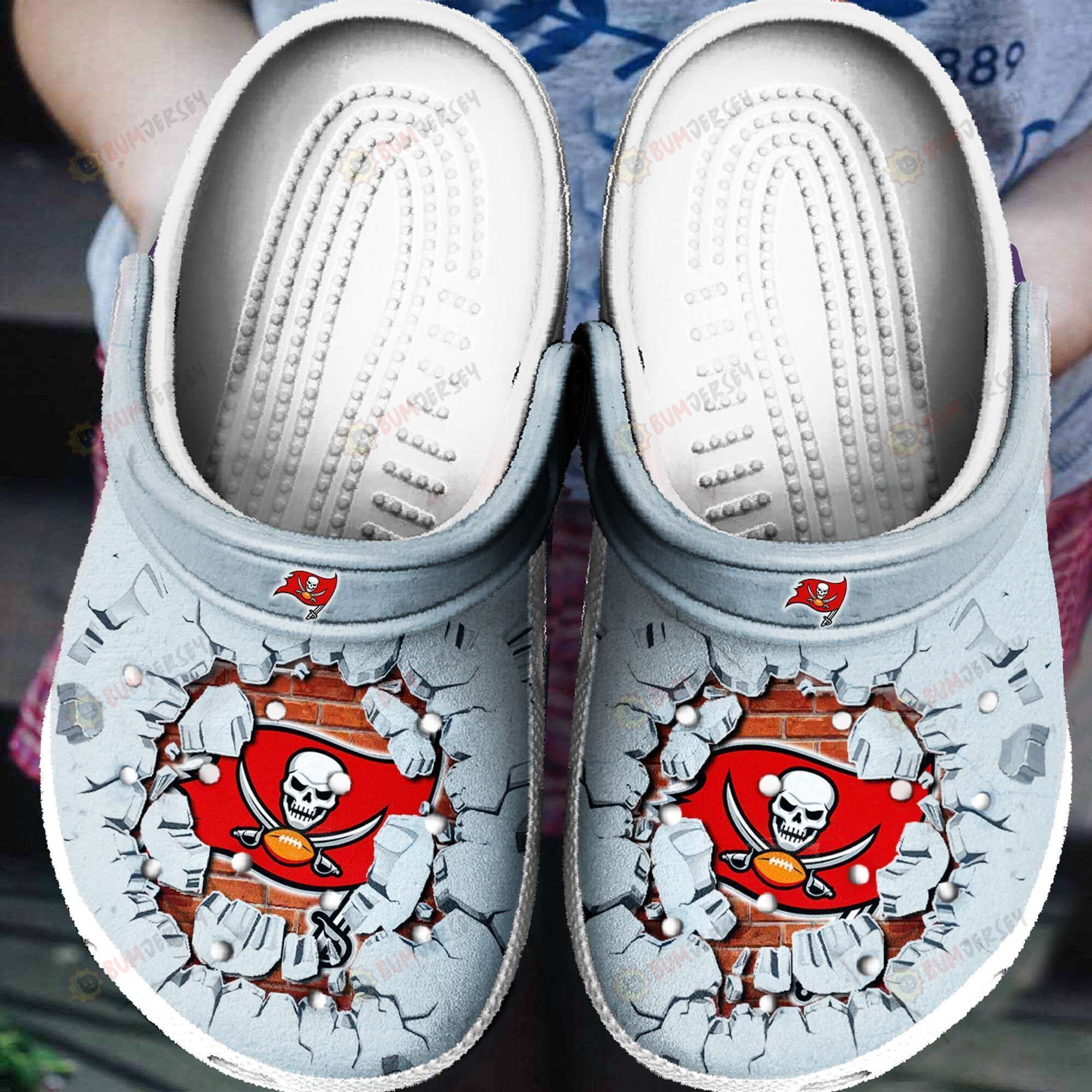 Tampa Bay Buccaneers Skull Pattern Crocs Classic Clogs Shoes In Blue & Red – Aop Clog