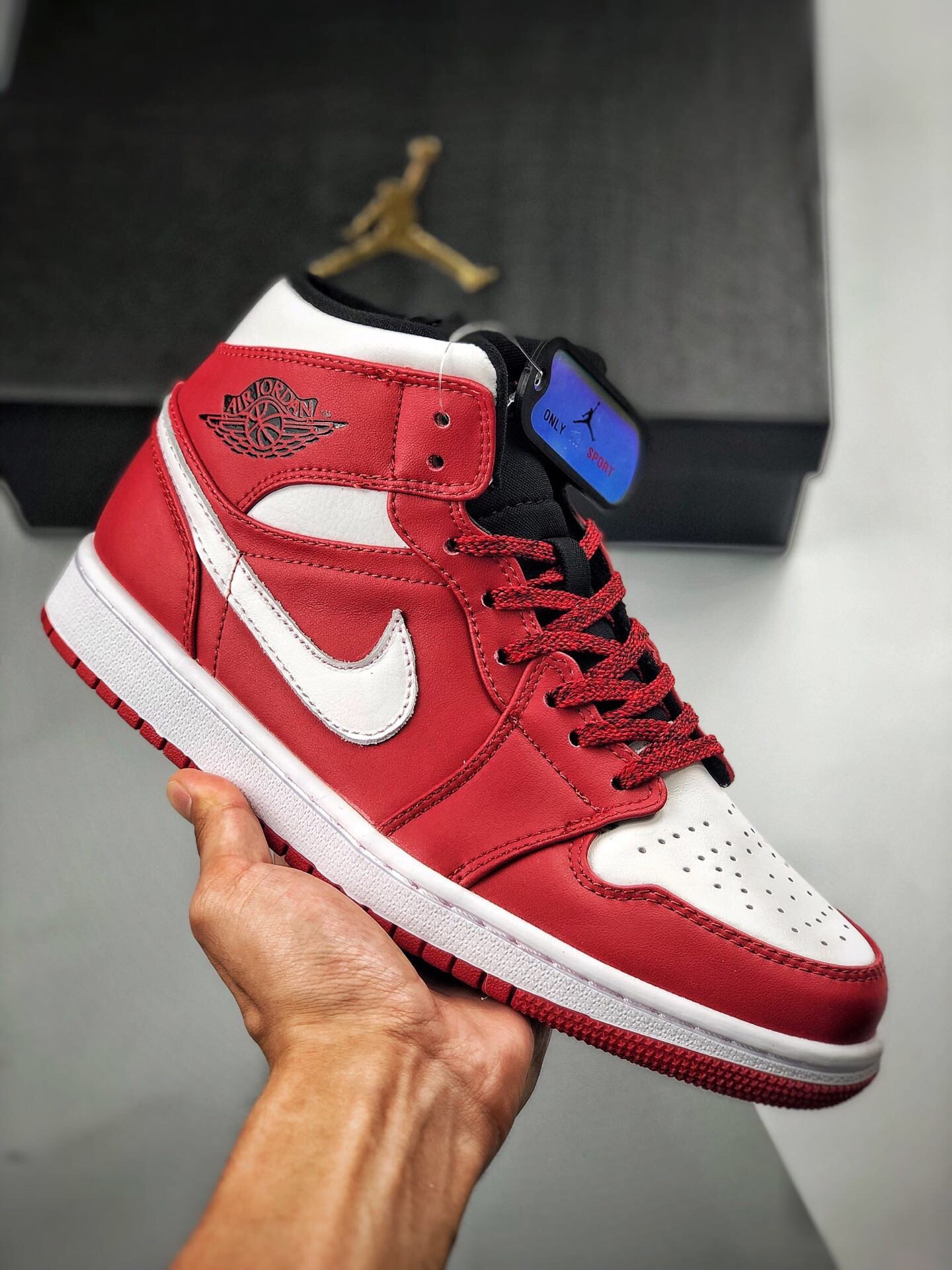 JD 1 Mid Chicago Gym RedWhite 5341745