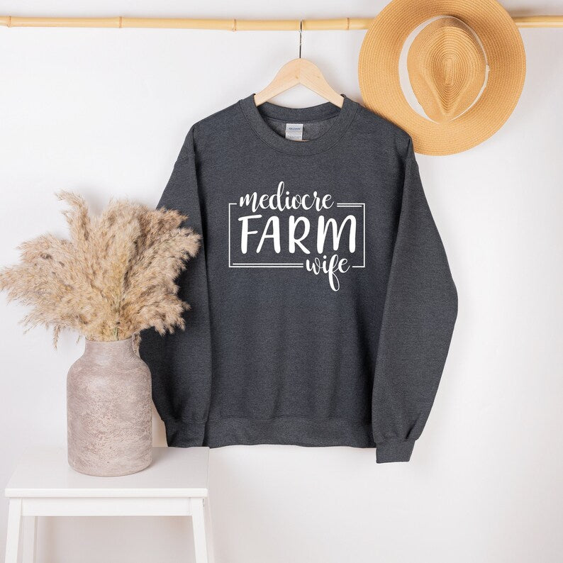 Mediocre Farm Wife Sweatshirt, Farm Sweatshirt, Farmer Sweat, Farmer Wife Sweater, Gift For Farmer, Country Life Sweatshirt