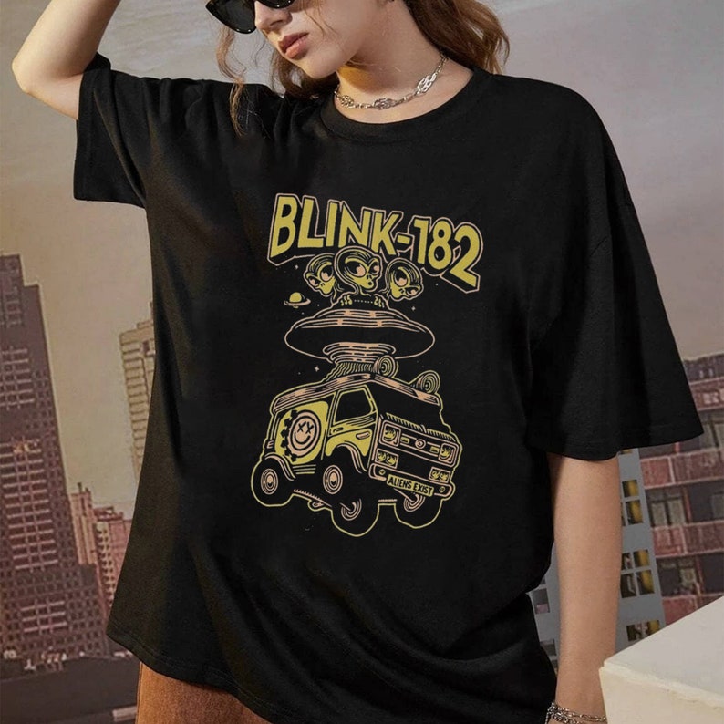 Blink 182 Rock Band T-Shirt, Classic Rock, Vintage, Vintage T Shirt, Retro Vintage Shirt, Blink 182
