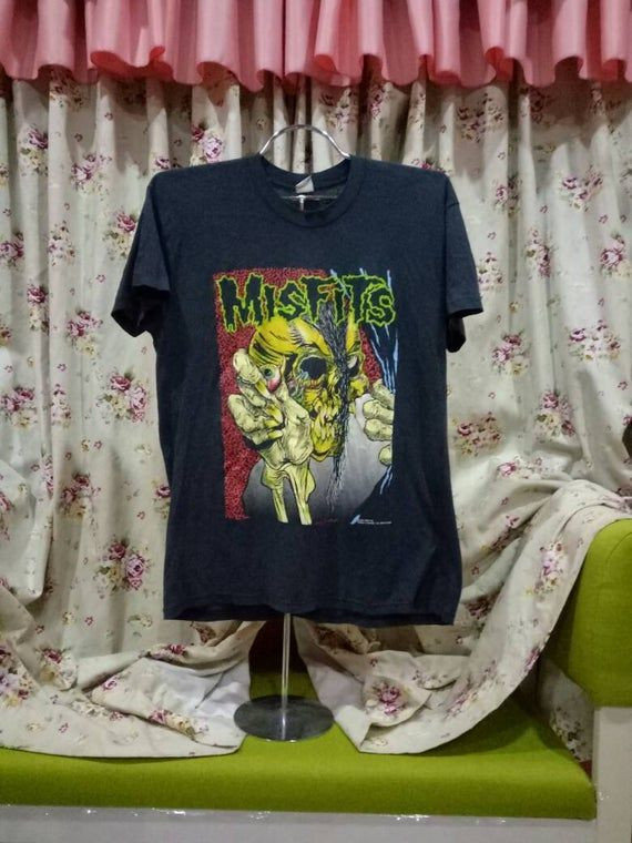 Very Rare Amazing Vintage 1990 Misfits Pushead Art Work Design Devil Lock Tour Graphic Shirt Crimson Skull Glow Un The Dark Hardcore Punk Shirt