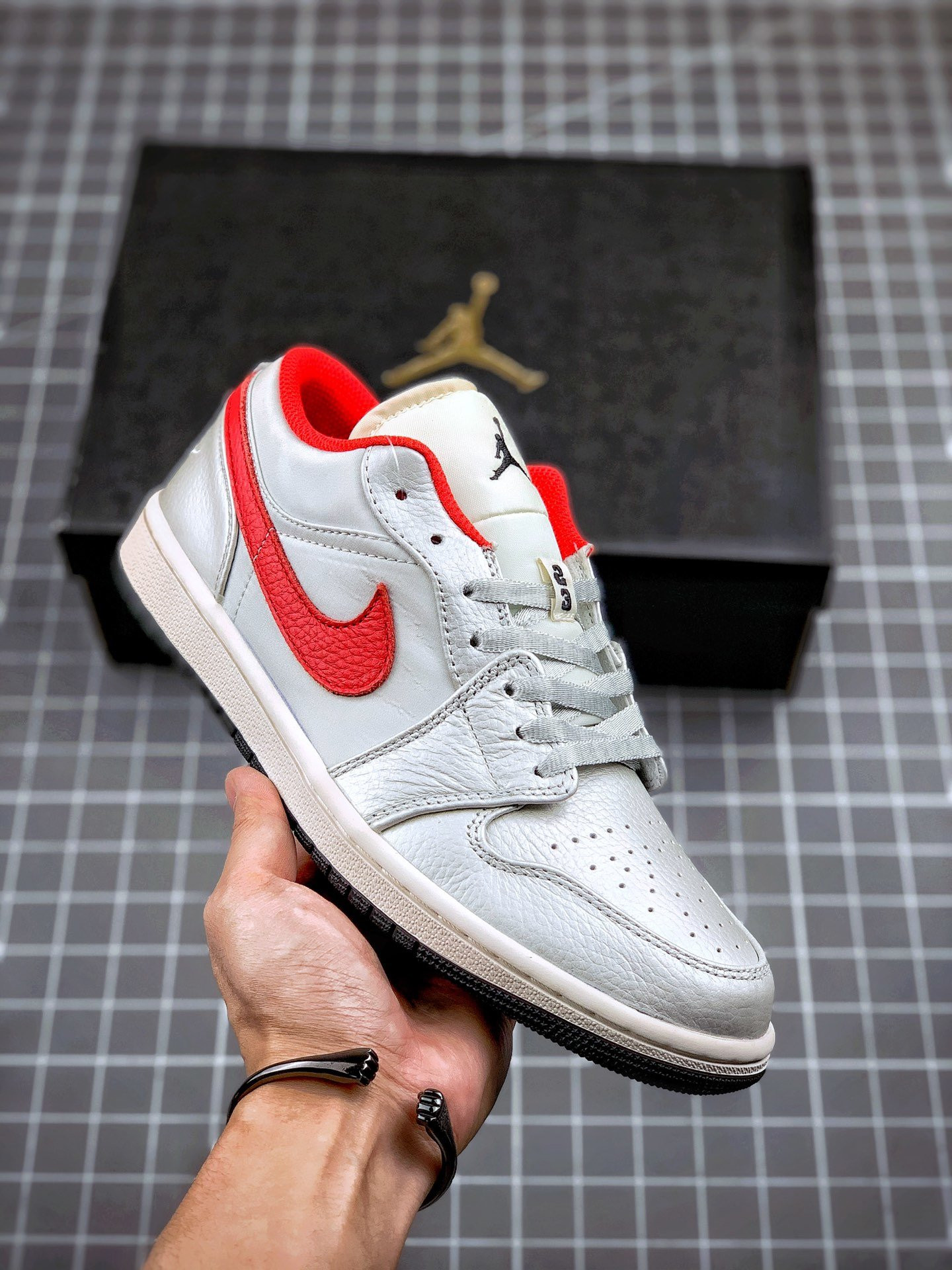 JD 1 Low White Red DA4668-001 5341829