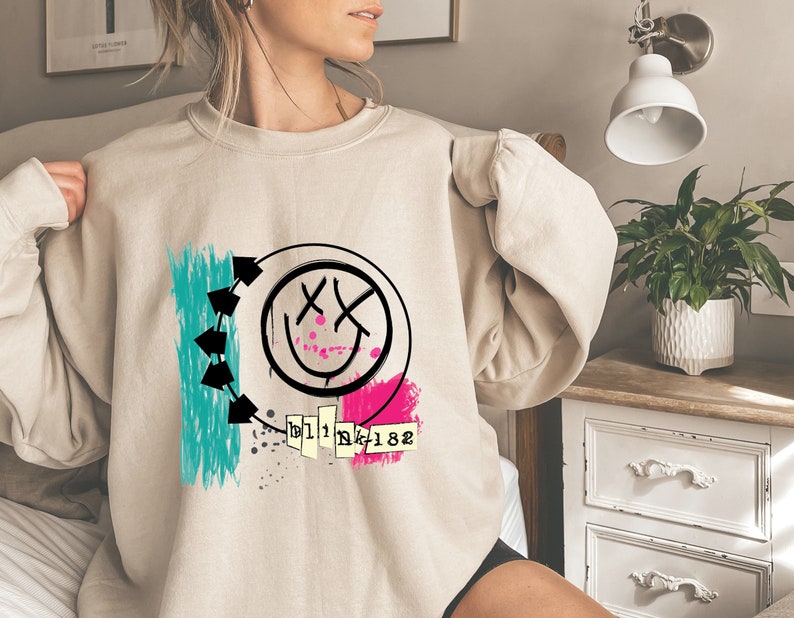 Vintage Blink 182 Sweatshirt, Blink 182 Sweater, Blink 182 Crewneck, Blink 182, Blink 182 Band, Blink 182 Rock Shirt