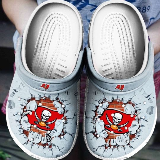 Tampa Bay Buccaneers Logo Breaking Pattern Crocs Classic Clogs Shoes In Gray