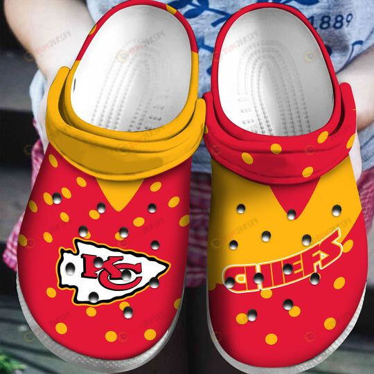 Kansas City Logo Pattern Crocs Classic Clogs Shoes In Red & Yellow – Aop Clog