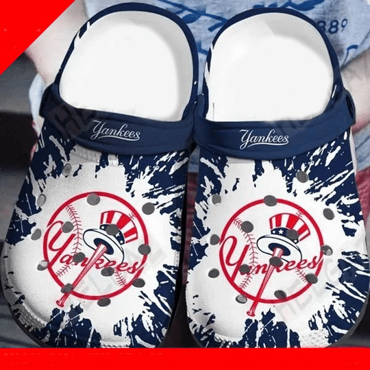 New York Yankees Crocss Classic Clogs Shoes In Blue