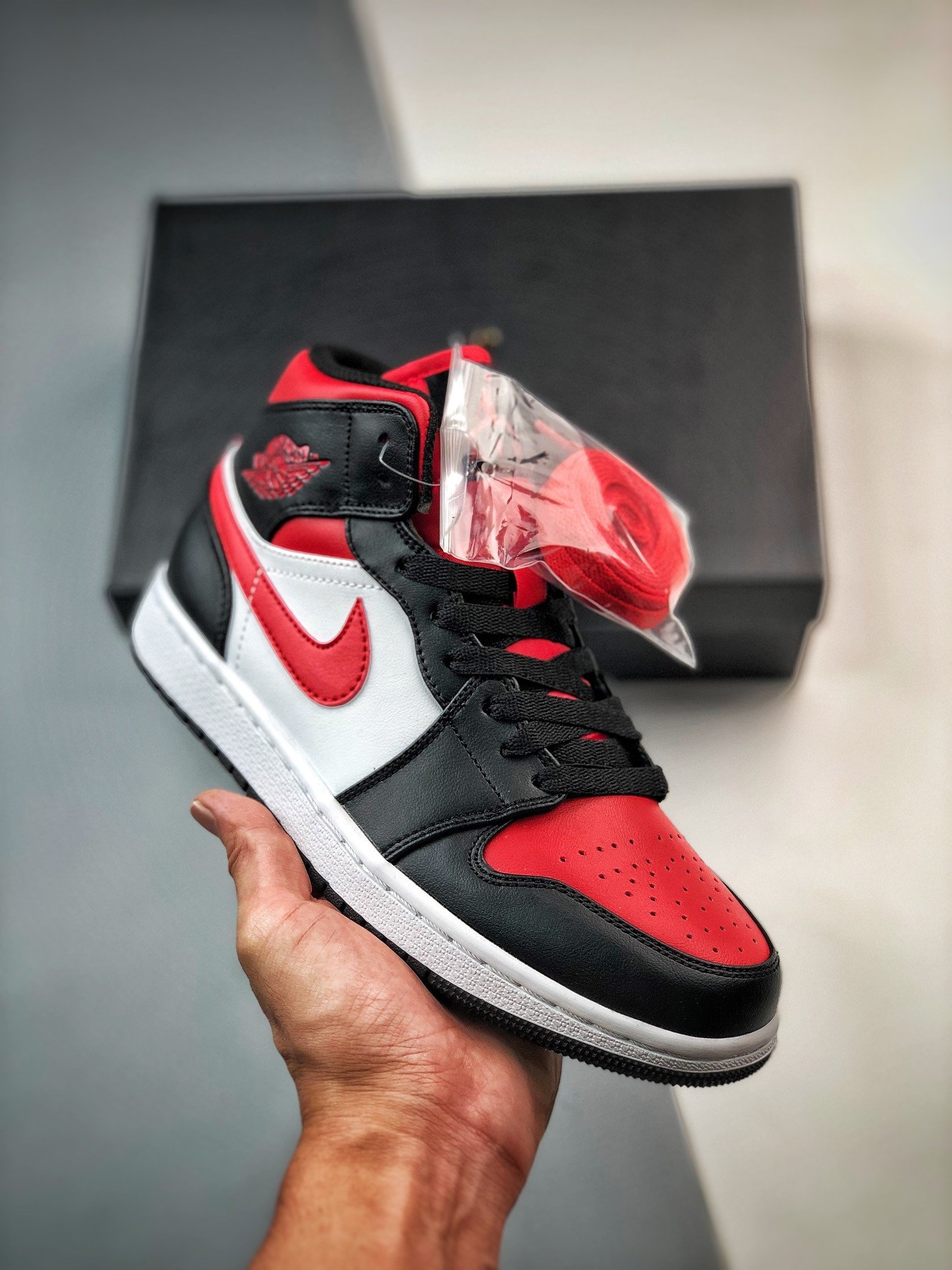 JD 1 Mid Bred Toe BlackWhite-Fire Red 554724-079 5341752