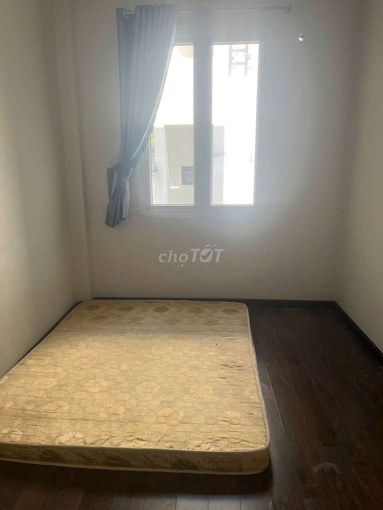 Nhà phố Chánh Nghĩa 3 phòng ngủ, giá thuê chỉ 7 triệu/tháng