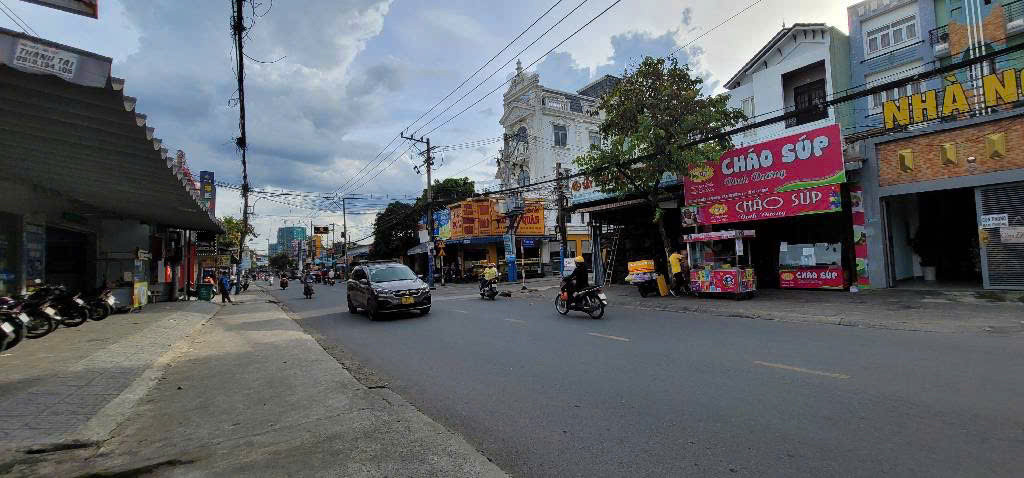 Nhà 3 tầng mặt tiền kinh doanh 255m² tại Dĩ An - Giá: 14 tỷ