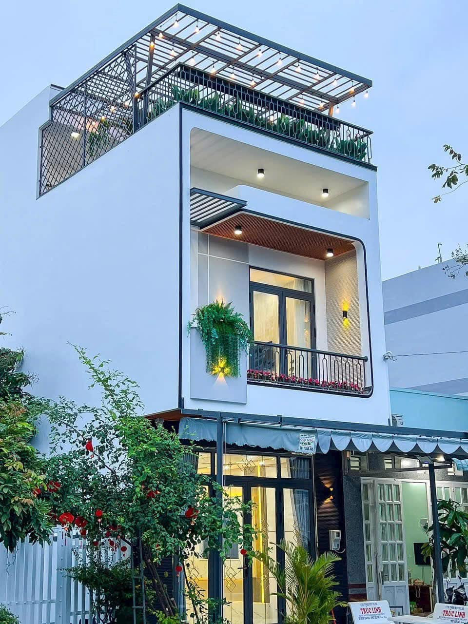 Bán Nhà Phố Mới Xây Hiện Đại, Tặng Nội Thất Tại Thủ Dầu Một