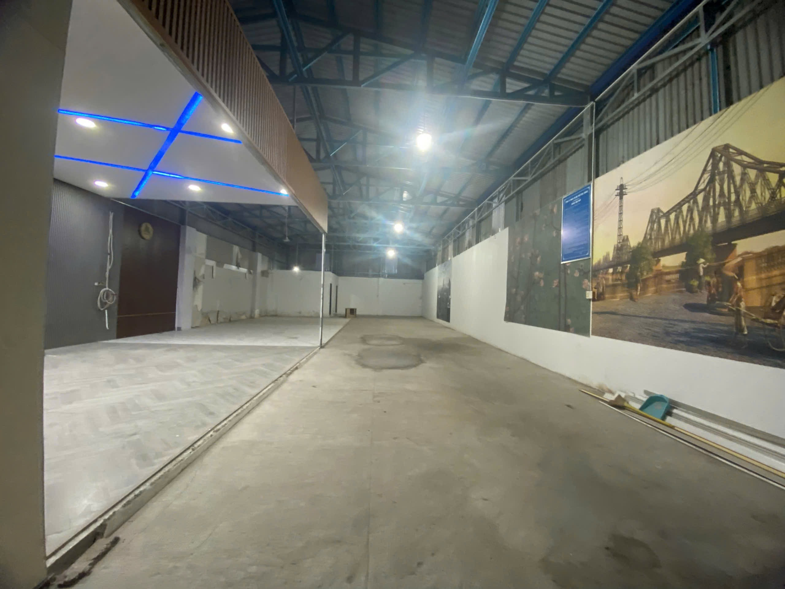 Cho thuê kho 280m2 mặt tiền Ql60 gần TP HCM