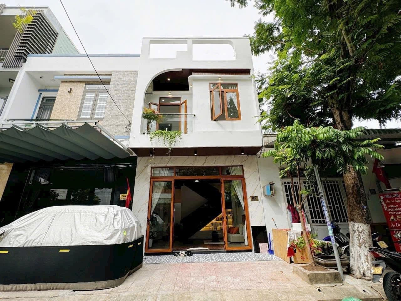 Bán gấp nhà riêng 1 trệt 1 lầu 3PN, tặng full nội thất, sổ hồng riêng tại Bình Chánh, TPHCM